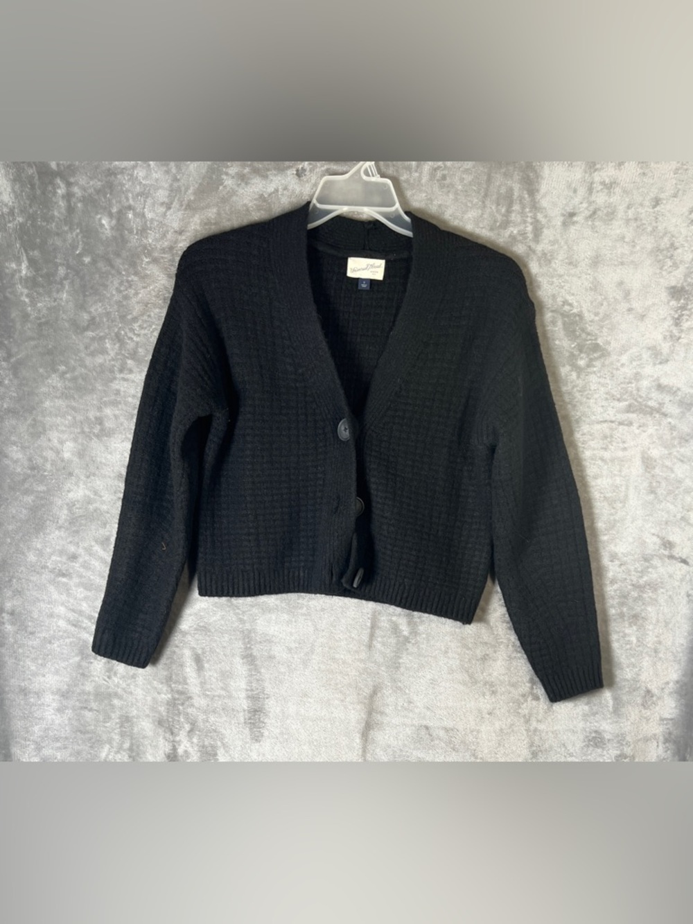 Universal Thread Black V-Neck Button-Up Cropped Cardigan